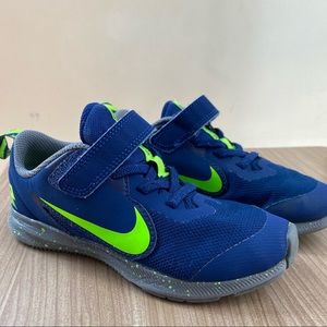Boys Nike size 11.5c toddler shoes